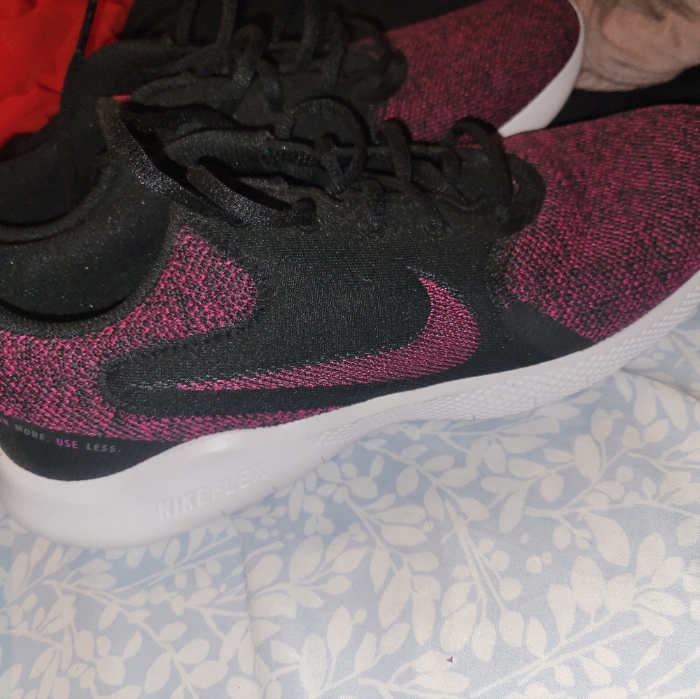 Nike women's run flex 10 size 10